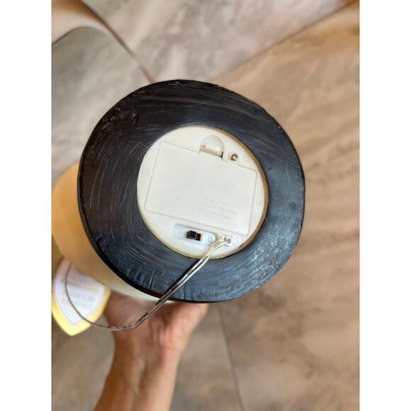 Christian LaCroix Skeleton Veiled Bride Bust Lady Veil Light Up Wreath Halloween - Picture 7 of 7